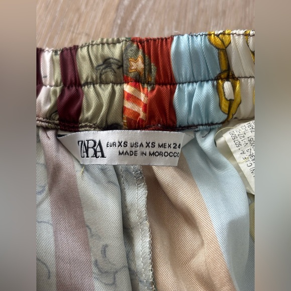 ZARA Silk Multicolor Patchwork Women Shorts - Picture 4 of 5